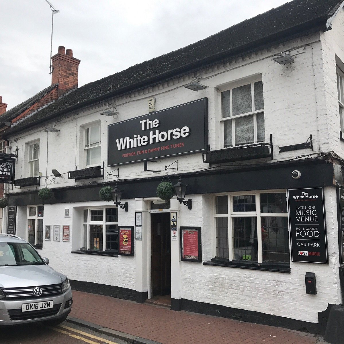The White Horse pub, front exterior